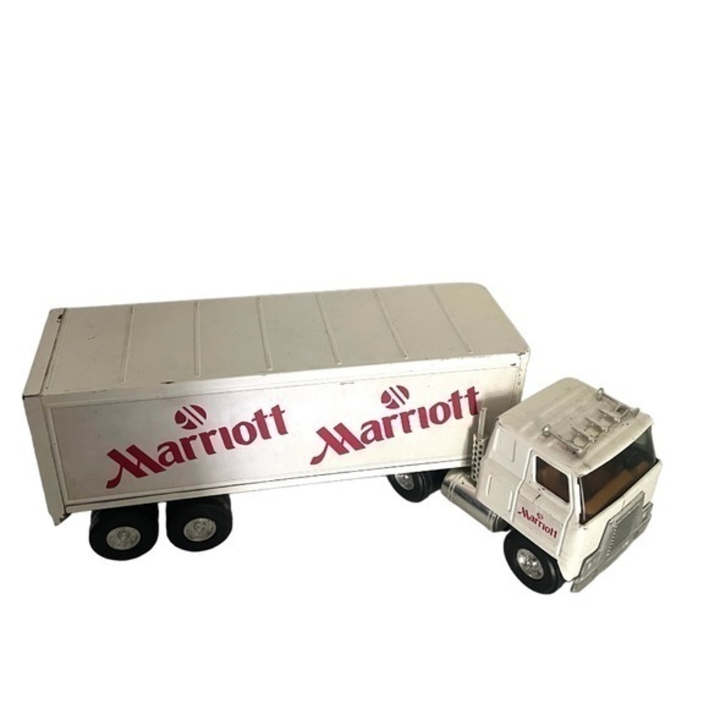 MARRIOTT TRACTOR TRAILER 1/25 SCALE, TRACTOR 1960 ERA INTERNATIONAL
